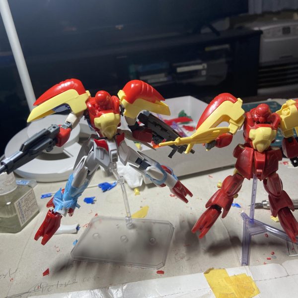 赤いアイツはイイですね！もうすでにカッコイイです(gundam-kao6)でも結局赤く塗らないんですけどね　笑(gundam-kao5)（6枚目）