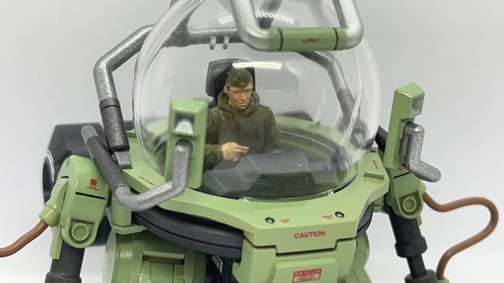 人物は1/35 ドイツ戦車部隊 前線偵察チームをジオン制服カラーで塗りました。