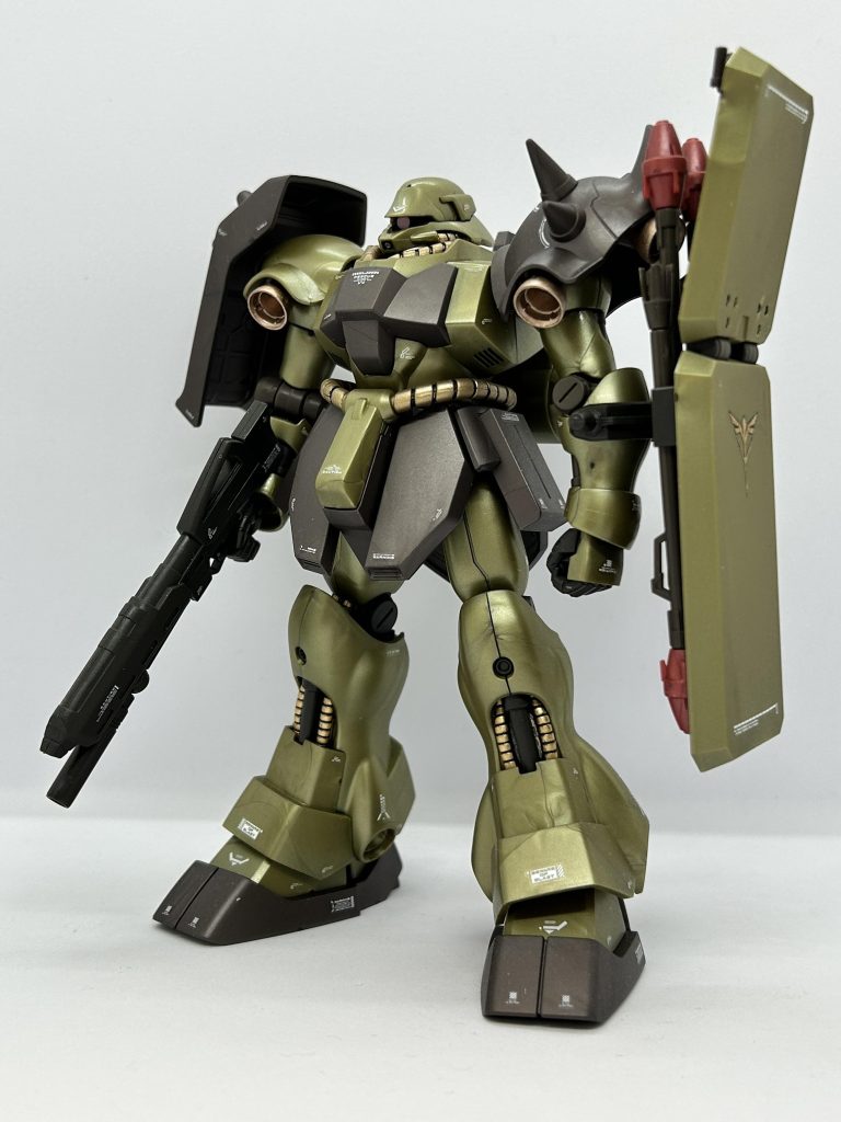 部分塗装とデカール貼り付け後、艶ありを吹きました。