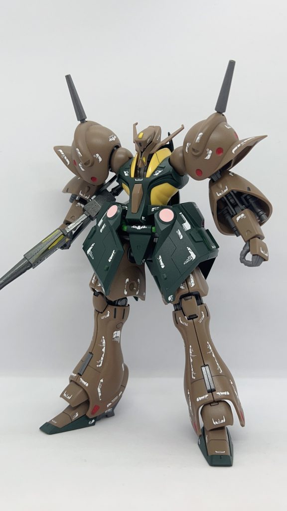 スカートが大振りで足が長く見えますね。