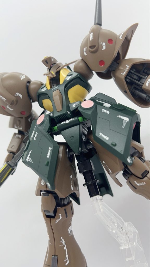 襟と脇下周りの黄色が映えます。