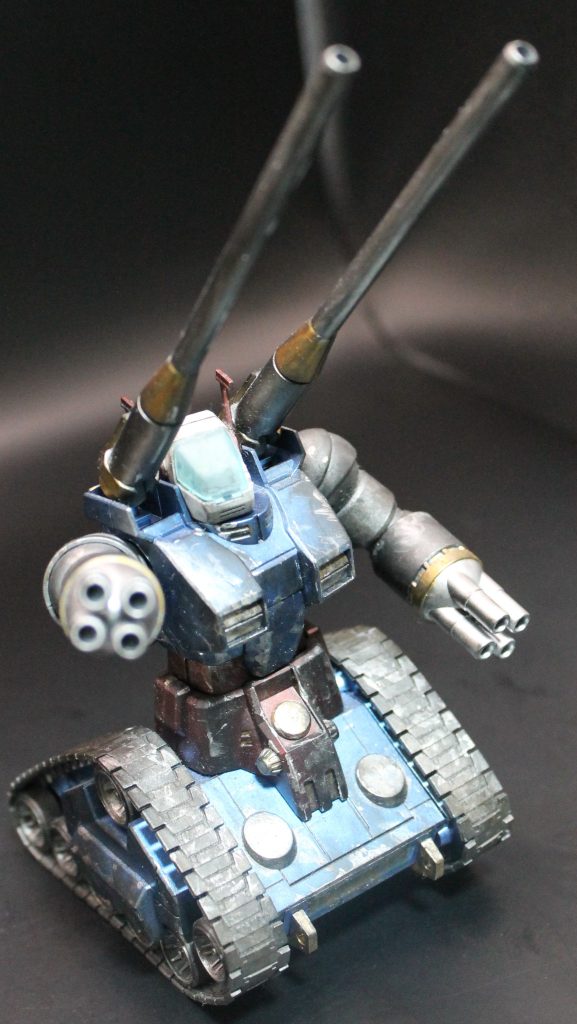 決めポーズ。独特なシルエットでポーズが思いつかない。どっしり構えているだけで良い、ということかもしれません。そこらへんはやっぱりタンクですね。