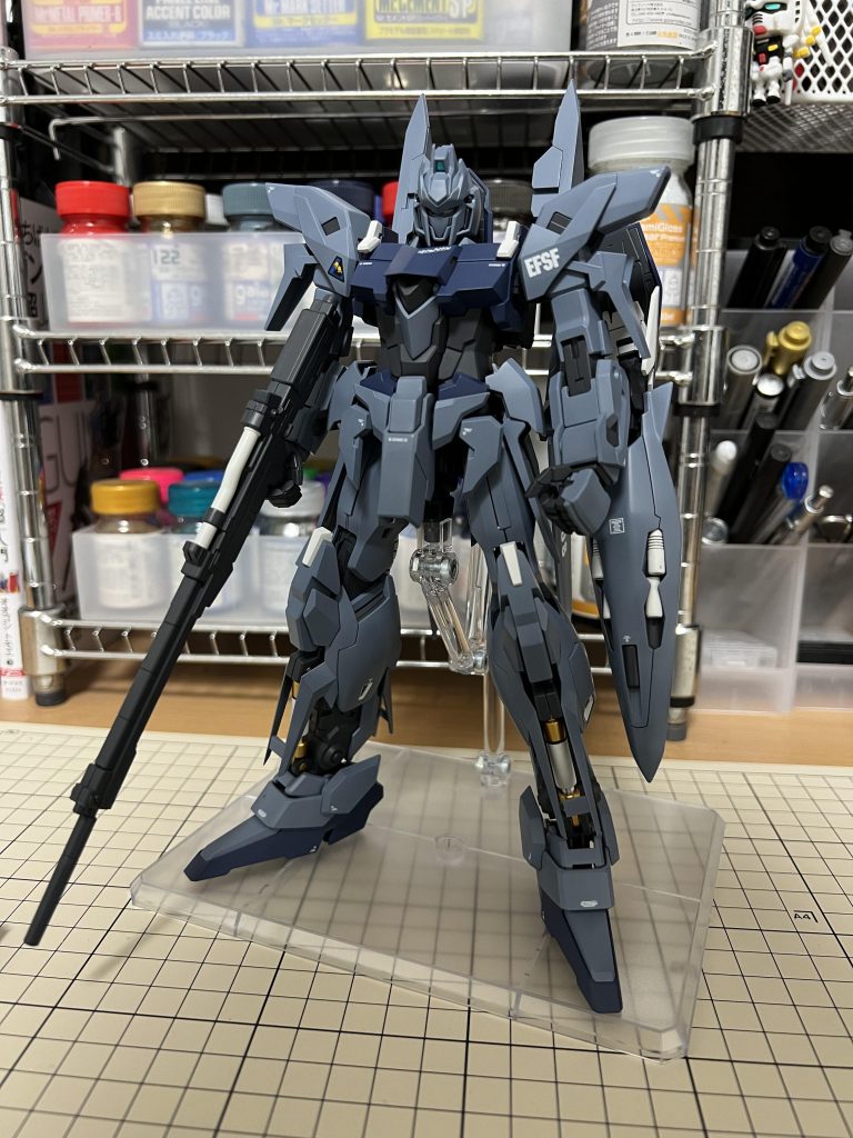 実はそこらへんで普通に撮影した方がちゃんと色味が出てます。ガンプラ撮影難しい。