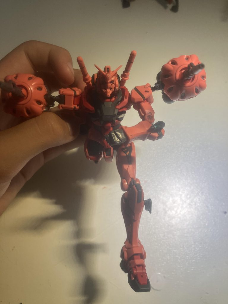 作品名：赤いガンダムが完成したけど<p>赤いガンダム完成したけど、アクションベース持ってないからポージングできない…買い次第投稿します！</p>