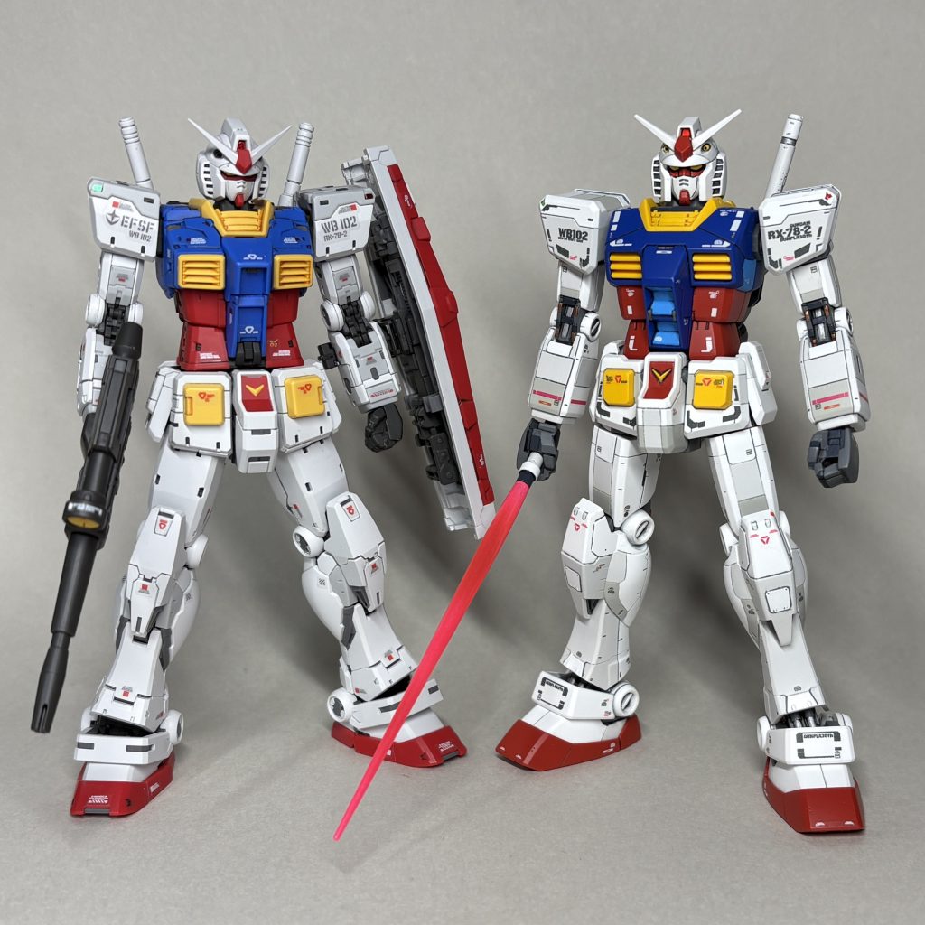RGガンダムVer.2.0と並べて まえほぼ成形色のRGガンダムVer.2.0と並べてみました。