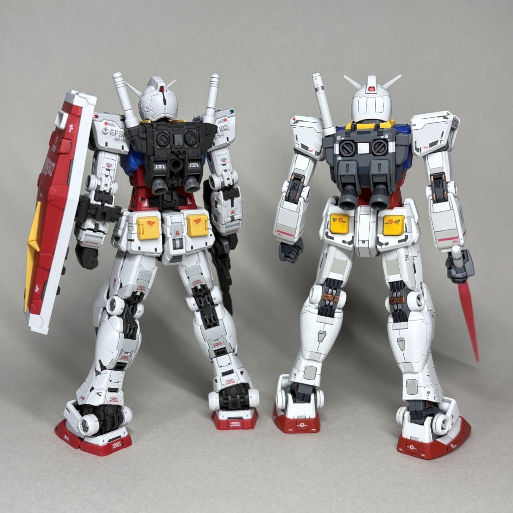 RGガンダムVer.2.0と並べて うしろRG Ver.2.0の成形色と色分けが秀逸とも、HG G30のディティールがRG Ver1.0に迫るとも言える気がします。