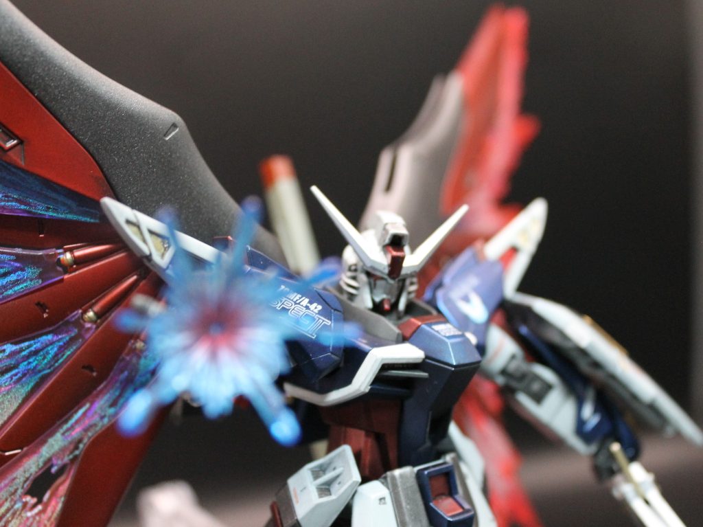 そしてパルマをぶち込まれる時の視点。例のバンクには遠く及びませんが、パルマフィオキーナという武装はやはり絵になりますね。もっとエフェクトバリバリな加工とかしたくなりますが、劇中の使われ方は静かでスマートな印象。一点集中でさっくり倒す様子は機能美を感じます。