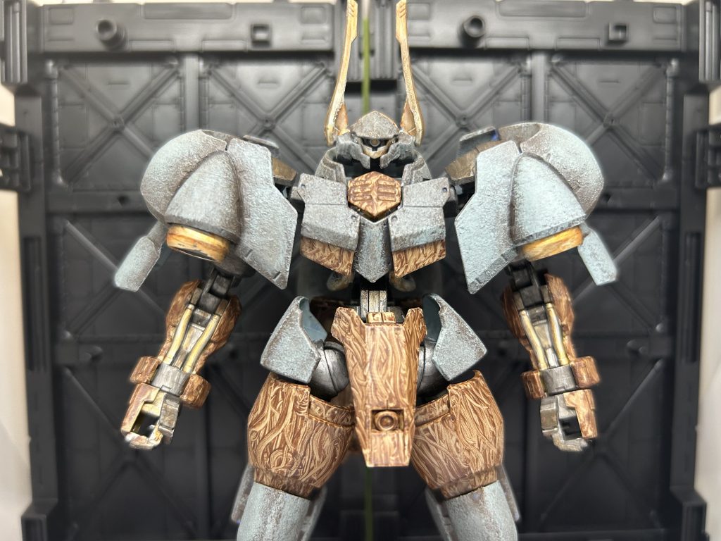 ちなみに本体のライトブラウン部分は木目塗装にして部族感を出しました