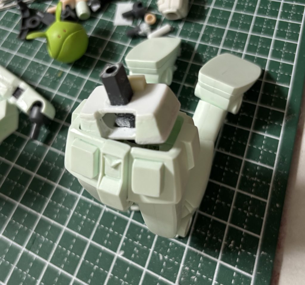 胸周り  は  R軸  の 二重関節  を  思案中 なので かなりの牛歩牛歩。。。 😇😇😇