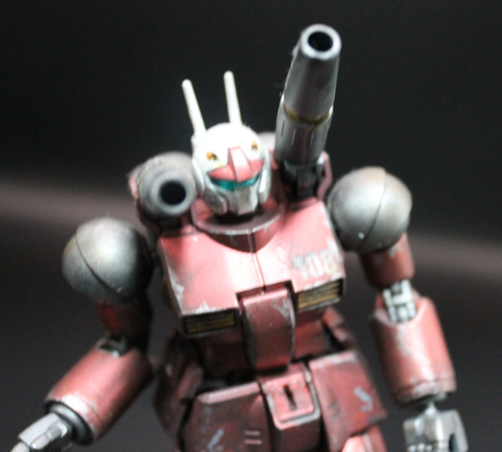 最後に至近距離で撃つ様子。個人的に初代でもジークアクスでもガンキャノンは接射の印象が強いです。遠距離から支援する機体かと思ったら意外と近接戦もいける。そのギャップに魅力を感じているのでしょう。いつにも増して粗が目立つ作品でしたがウェザリングはその全てを受け入れてくれますね。パーツの紛失も、デカールのずれも、エナメル塗料による浸食も、適当な部分塗装もすべて作品の味にしてしまう…残酷ですね。今後もガンガン汚していくと思うのでよろしくお願いします。それではご観覧頂きありがとうございました。