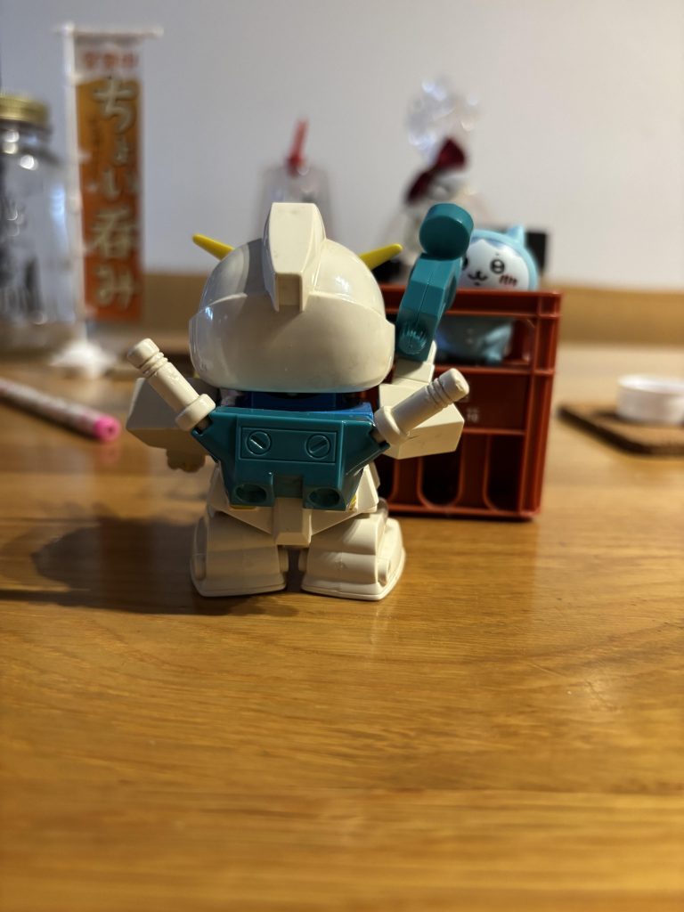 顔を時計回りに左右するとランドセルも左右に揺れて　ごきげんそうです^_^