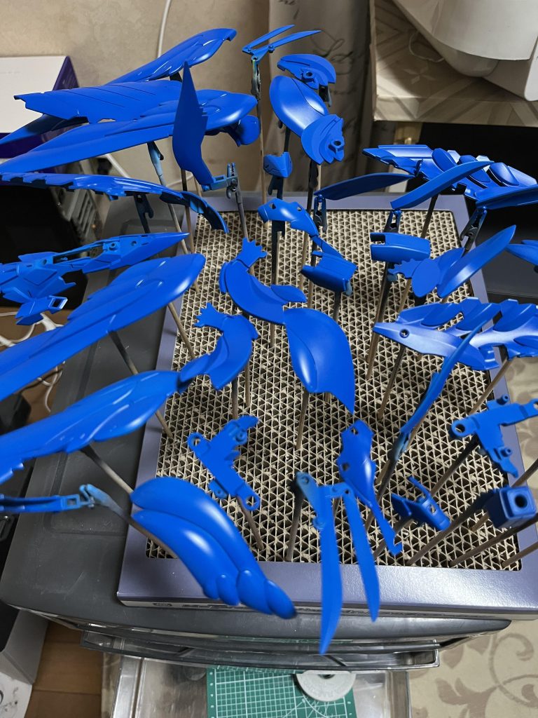 下地はインディーブルーで真っ青