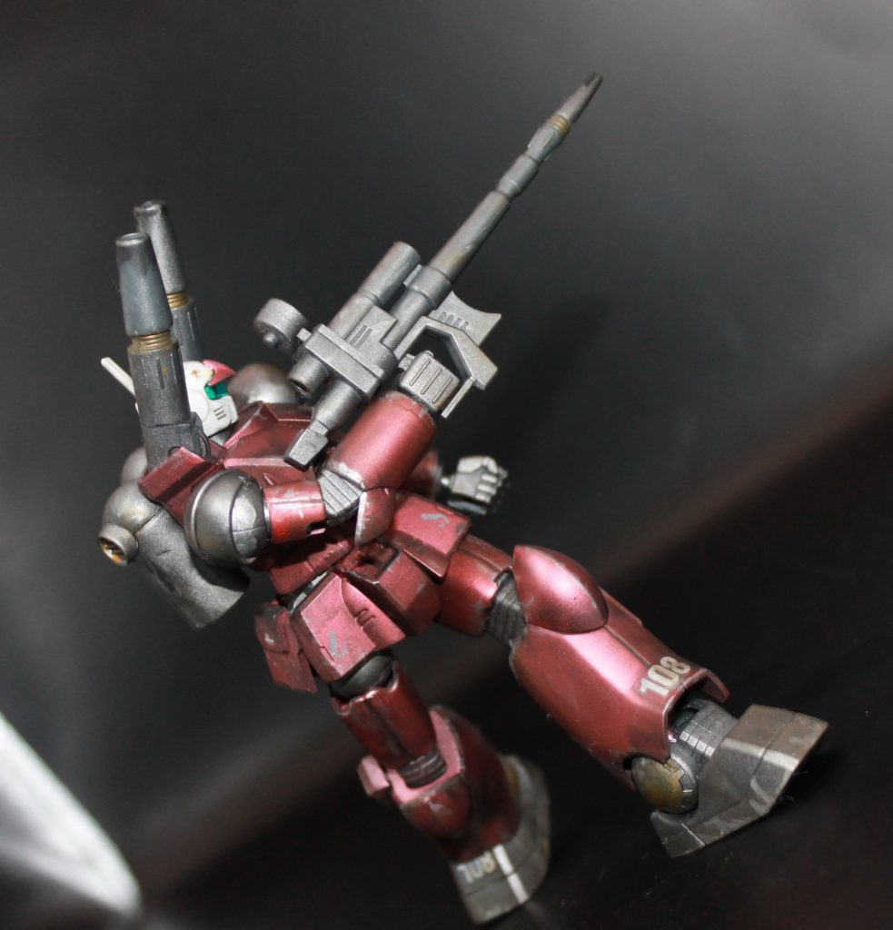 振り向き撃ち。大きめな武装が絵になりますね。こういった重さを感じる点はやはり初代を感じるかも。