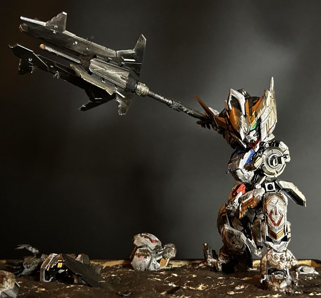 今回はダメージ加工、ドライブラシ、チッピング、ジオラマこの4つに初挑戦。ジオラマって言えるほどジオラマじゃないけど、まぁ初めてにしてはイイんじゃないですか?なんかティラミスみたいな地面だけど。しかも第四形態は地面(砂漠)で闘ってないけどそこはスルー。