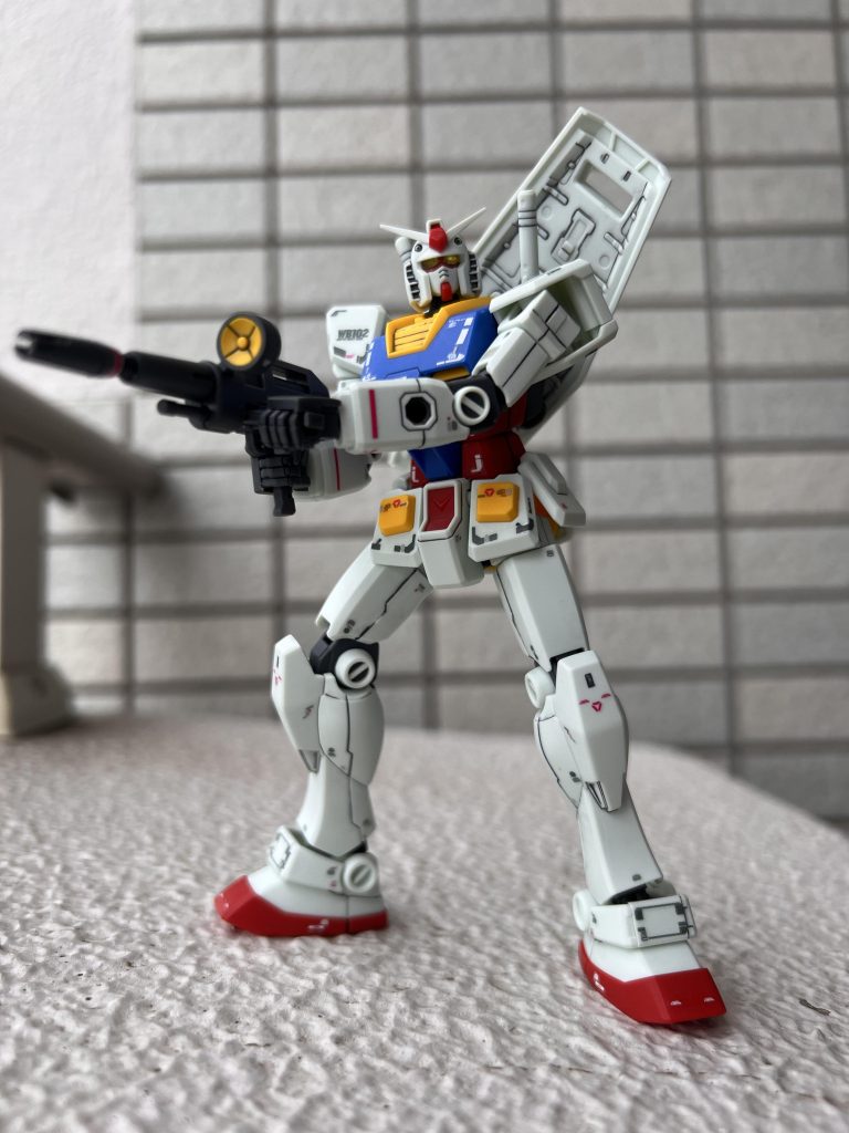 隈取りを入れるのを忘れてますね。やっぱり78-2ガンダムは1番カッコイイです。