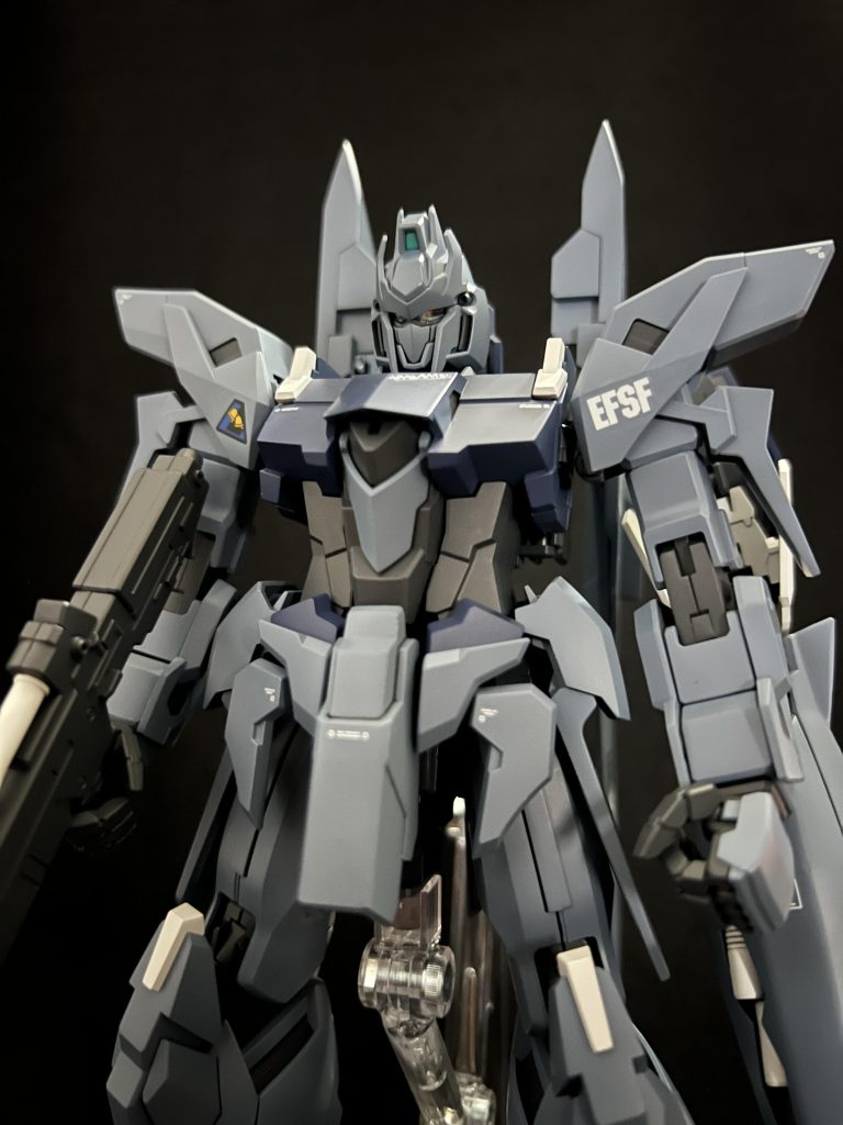 ツインアイの部分だけはシールを使いました。