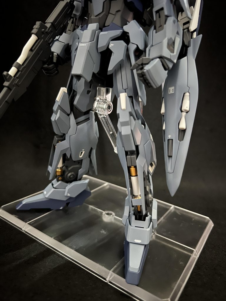 1番のお気に入り、足のシリンダーの塗り分け。