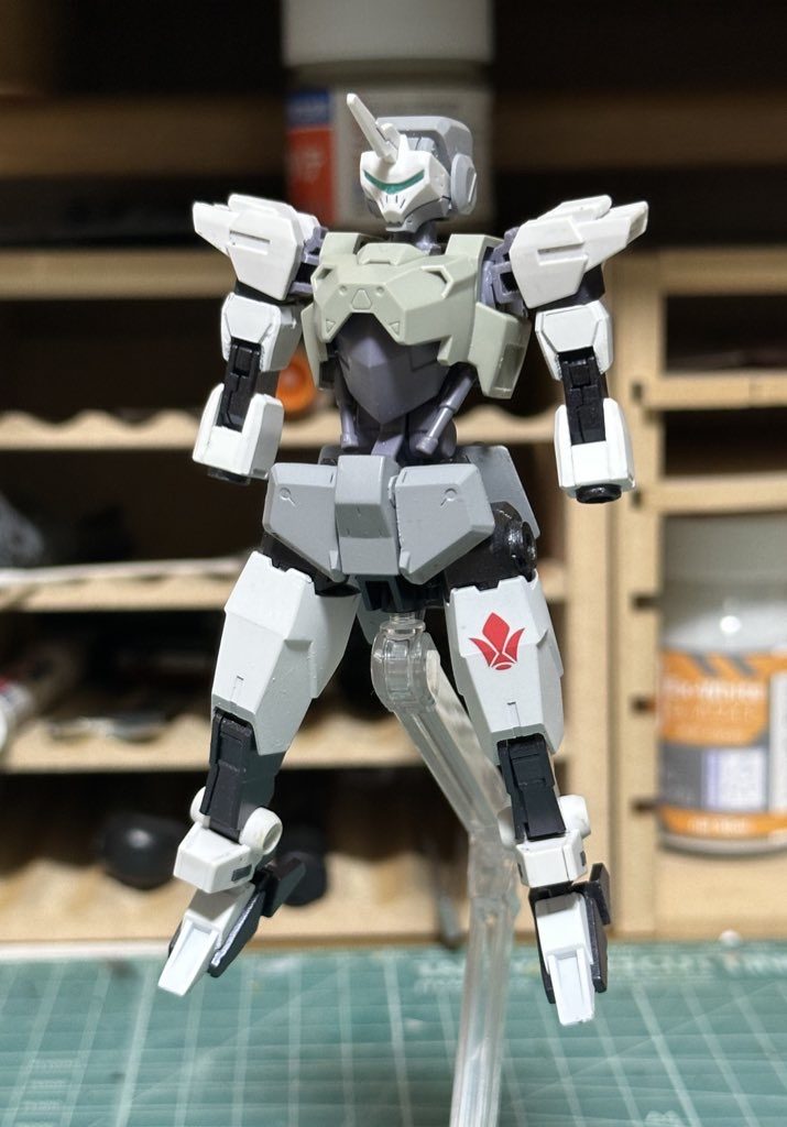 塗装前とは言っても下半身は前作のままです