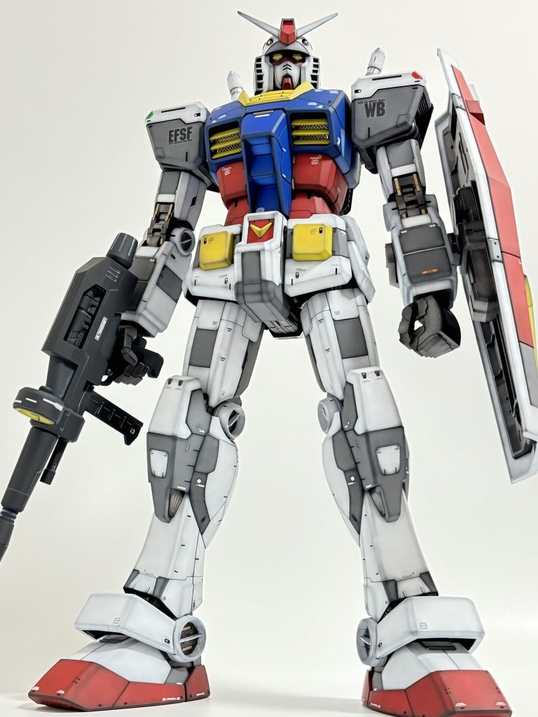 パーツが大きいので塗装してて楽しかったです！組み立てた後にグレー部分が濃過ぎたなと反省