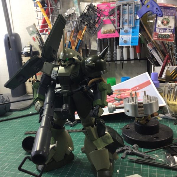 MGマラサイ制作。LEDユニットを頭部に組み込み、ミキシングビルドであの人の作例を参考にしてMGハイザックの腕部を取り付けようかな、ハイザックの脚部スラスターも付けるか検討中🤔 （2枚目）