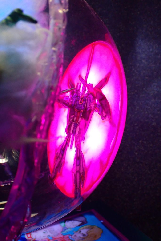 こちらのZもトレーシングペーパーに描いて裏に白いプラ板を貼って光りの透過具合を調節しております。