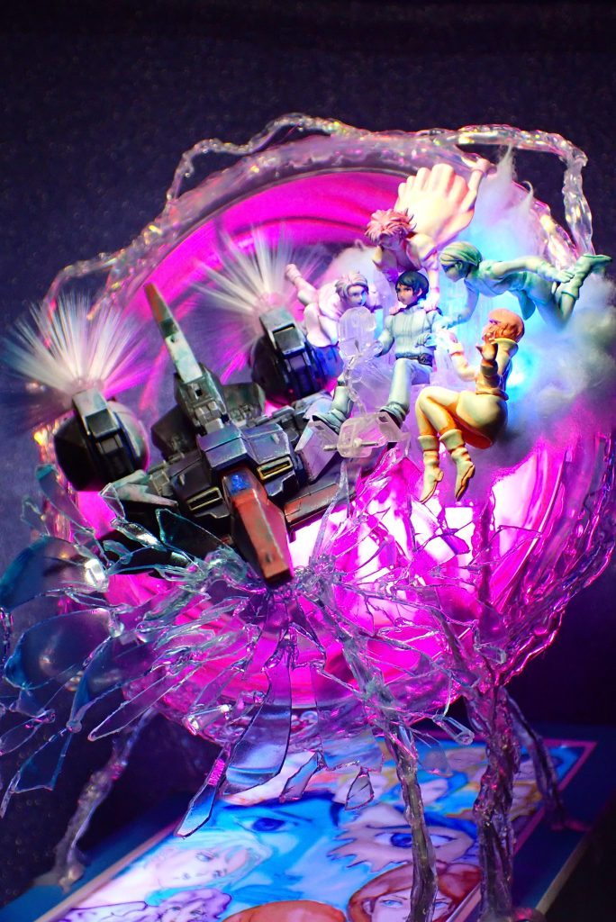 ヘルメットのバイザー割れのイメージを絡めてウェイブライダーの支柱にしています。