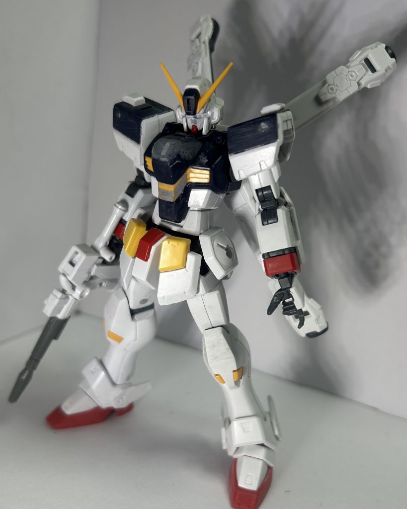 制作工程です。イタズラにディテールを増やすのではなくて、むしろ線を減らす方向性で。まぁ、明言自体はあまりしてなかったはずですが、僕の基本的な制作スタンスは線は減らす方向性。増やすと……やめ時が……。基本的にクロスボーンガンダムにフリント要素を組み合わせ行く感じで。まぁ、ここまでするならもうちょいでフリントになるんだから、フリントを作るのガンバレヨって感じですが……。