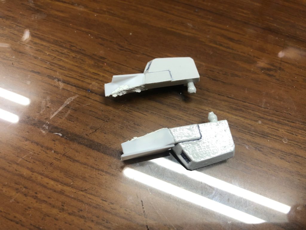 フロントスカートはプラバン+パテで延長制作途中