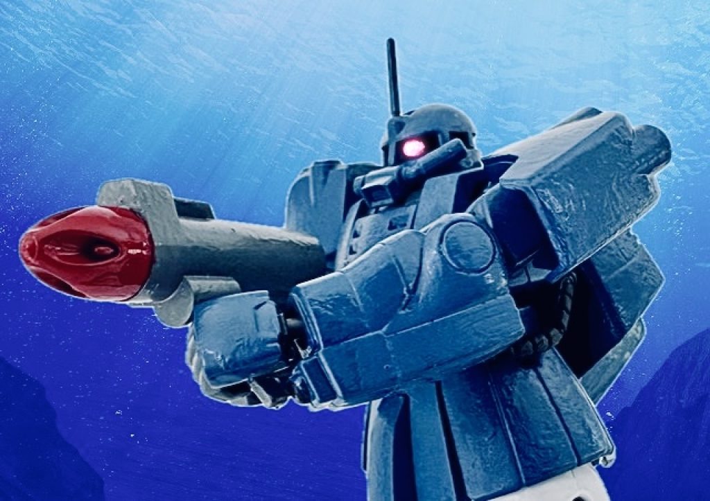 ザク・マリンタイプをベースに連邦軍が新たに設計した本機だが、俺設定の「あぶ刑事ガンダム」でも基本は変わらず、一年戦争中に連邦がジオンから鹵獲したマリンタイプを徹底的に解析して作ったものになっている。ザクマリナーから得られたデータを基にアクアジムや水中用ガンダムが開発される。装甲も超硬スチール合金からチタンセラミック複合材と一部ルナチタニウム合金に変更されている。これは水圧や水中攻撃に耐えられるようにするためである。 https://gumpla.jp/eg/2289845https://gumpla.jp/hg/2296222▲「あぶ刑事ガンダム」のおおまかなストーリーは上記二つの記事に載っているので、参考までにURLを掲載。