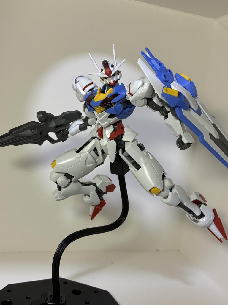 パッケージアートのポージングが気に入ってるようです。頭に足りないパーツがあったり、バックパックが丸ごとなかったり…ランナーの余りパーツに疑問はないんか？