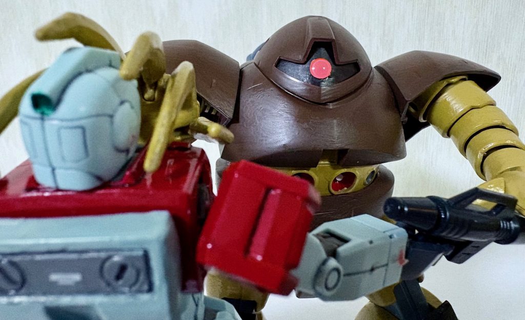 グワシャ!!ズゴックやアッガイのクローとはまた違う独特なデカい手がゴッグの魅力である(zaku-kao2)