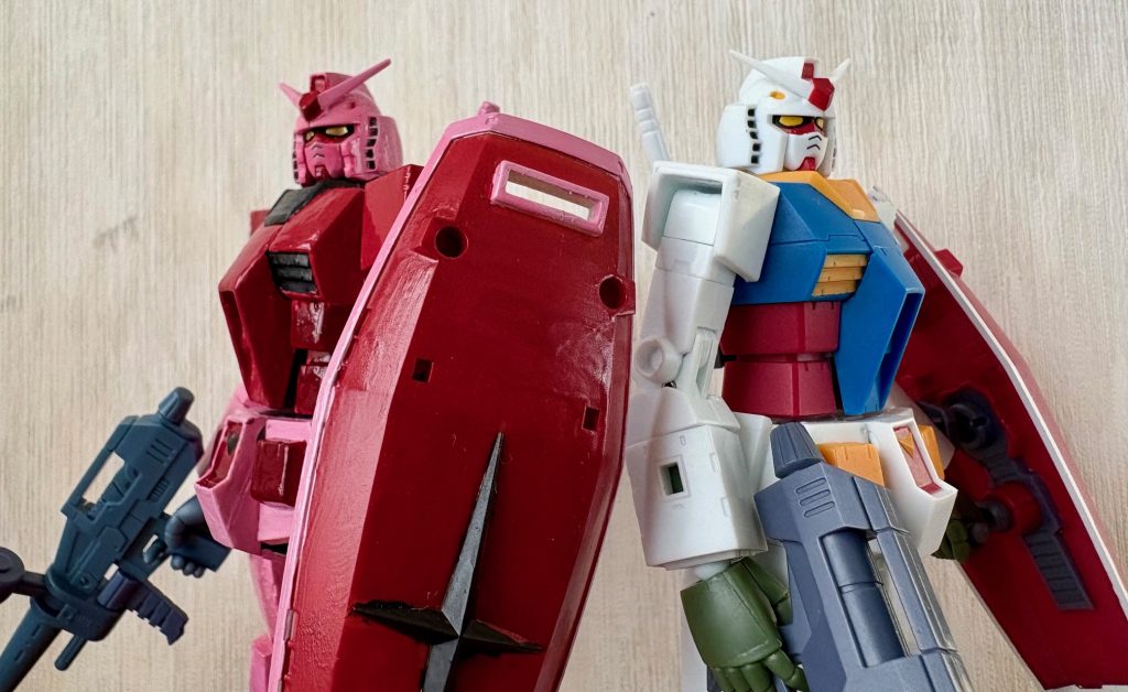 シャアはずっとガンダムのパイロットがタカとユージだと思い込んでいたが、グラナダ攻略戦で実の妹のアルテイシア(=セイラ)が乗っている事に気付き、彼女をキシリアの動かす宇宙用アッザムから救出した。この時点でシャアは本当に倒すべき相手がガンダムやタカとユージではなくザビ家だと考えた。