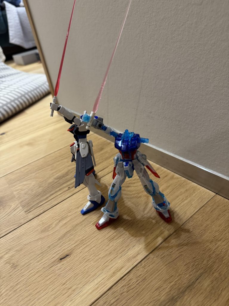 戦いに勝利したガンダム–3枚目/制作者：kou39