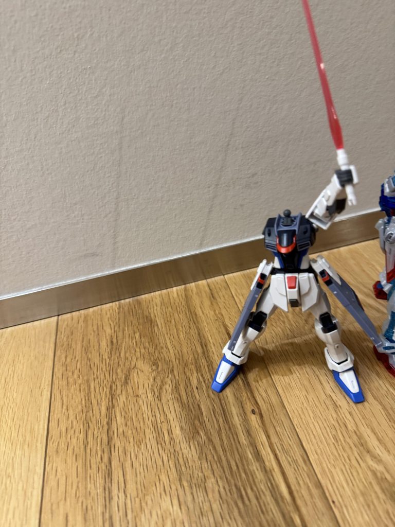 戦いに勝利したガンダム–2枚目/制作者：kou39