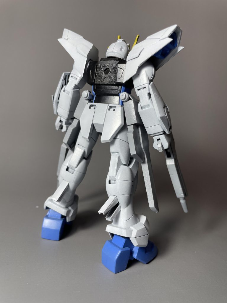 ストライクフリーダム弐式本体背面プラウドディフェンダーとの接続はネオジム磁石にしましたが、プラウドディフェンダーの重さに耐えるにはちょっと弱かったです。ドラグーンユニットはジャンクで買った時点でついてなかったので弐式を再現することはできません(´・ω・`)