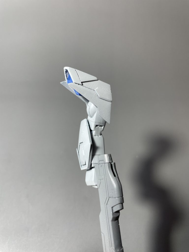 肩、腕弐式仕様にするために大幅に改造することとなった肩。プラバンとパテで形状変更しまくってます。