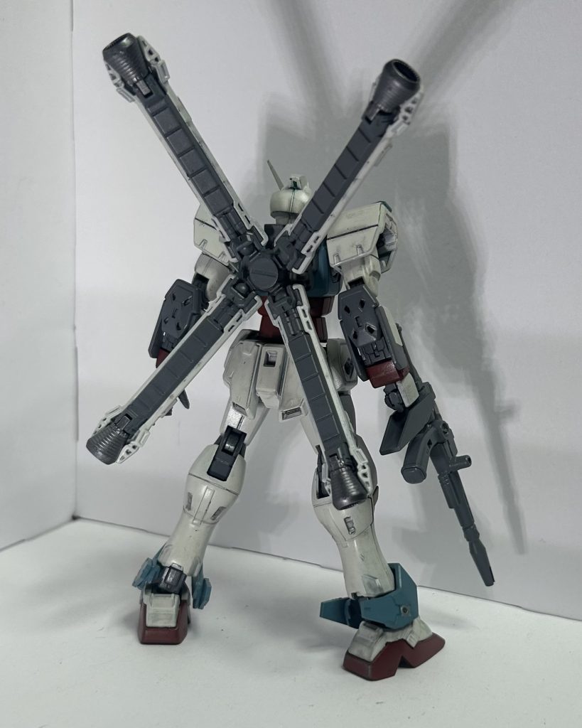 コンセプトは「オレ式F97はコレだ!」です。確かF97としてのデザインは出てなかったはずなので、ある意味好きにやりました。出てたら知らない……。まぁ、いろんな人が好き勝手作ってるから良いかなと。とりあえず制作イメージとしてはカリブの海賊(というか黒ヒゲ……?)とかその辺。名前の由来はバーソロミュー・ロバーツの異名からそのまま。ブラック・バート(黒い準男爵)であって、ブラックバード(黒い鳥)ではない……!まぁ、名前を持ってきただけなので高潔な要素はストーリー的に皆無ですが。あとストーリーとしては小悪党しかいません。結局積荷って何?→知らん。