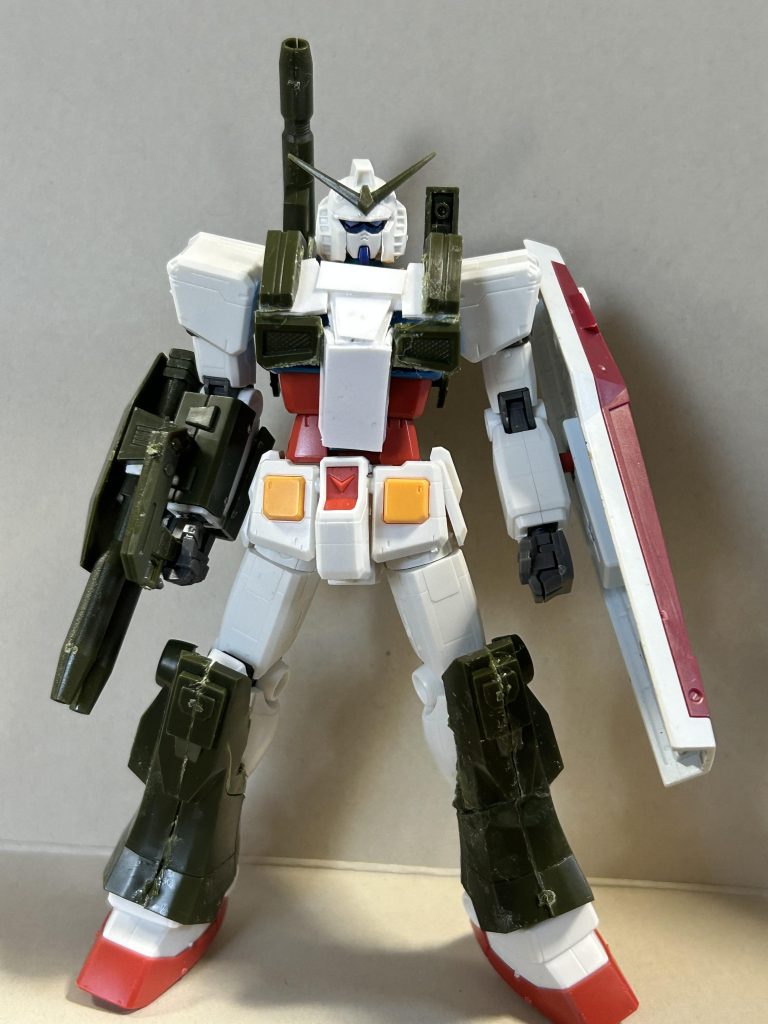 塗装前フェイス部分はEGからブレードアンテナは旧キット から流用シールドは試しに装備させてるだけです