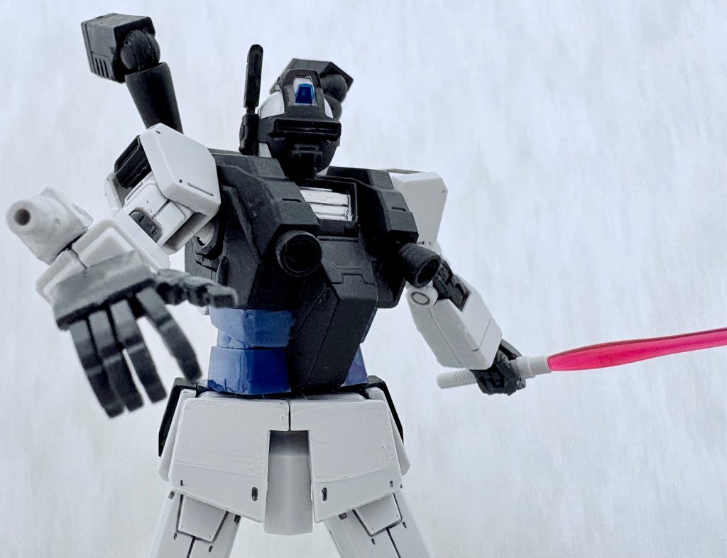 以下俺設定。シイコ「二人共やっぱりニュータイプかもしれないわね・・・」ユージ「じゃ、これからはあぶないニュータイプ刑事とでも名乗るかね・・・」タカ「そこは‘’もっと‘’を付けろよ、ユージ・・・」ユージ「‘’もっとも‘’だろ、タカぁ」「あぶ刑事ガンダム」のシイコはベルファスト基地からホワイトベース隊に合流し、マッドアングラー隊のグラブロをGMで撃破後、ジャブローへと到着し、そこでジム・ナイトシーカーⅡを受領。本編同様普段は物腰柔らかなお嬢様だが、いざコクピットに乗ると感情が高ぶり、圧倒的なパワーでジオンのモビルスーツを撃破する。ただしジークアクス本編と異なり、ガンダムに最初のマヴを助けてもらっているため、ガンダムに対してはむしろ自身の救世主のような感情を抱いている。またニュータイプの存在を肯定しており、タカとユージが史上最強のニュータイプなのではないかと思っている。