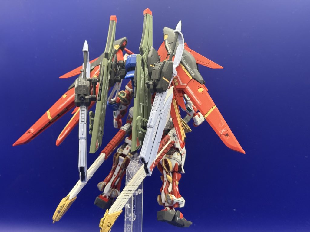 全身を前後からHGよりRGの方がスマートなので全体的にスラッとした印象に変わりました。