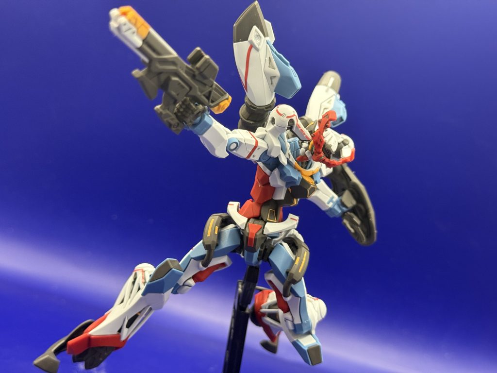 劇中であまり使われなかったビームライフル！全体的にシャープなシルエットなのでポーズもスマートです