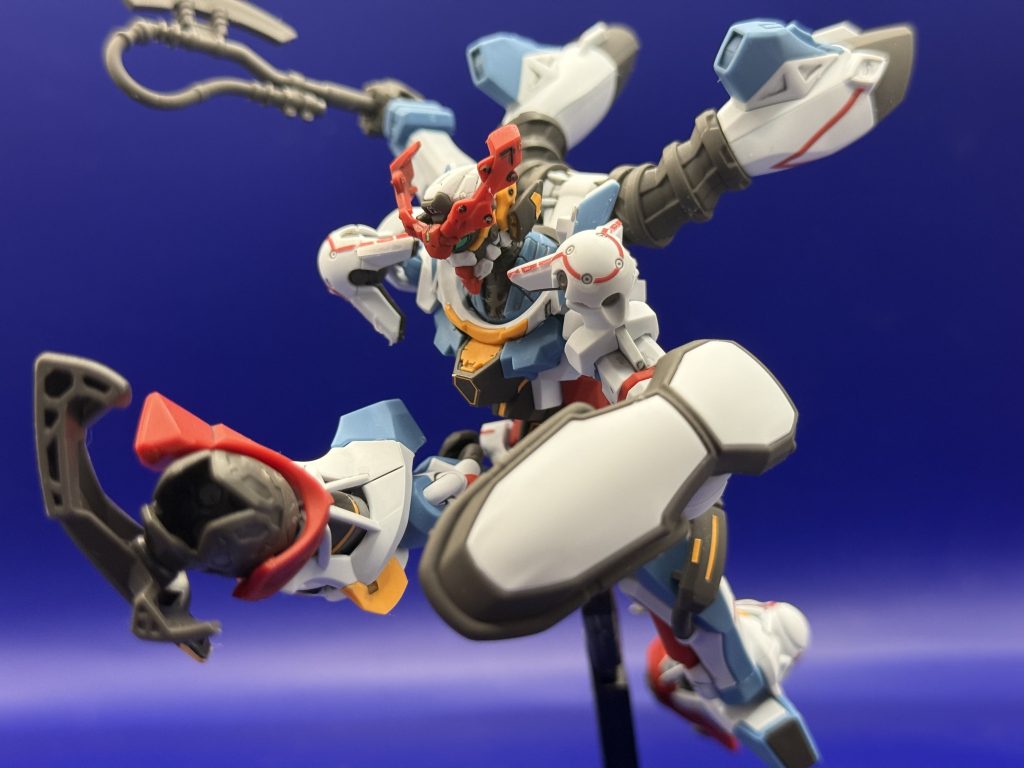 公式にものってるトメノスケヒートホーク装備ポーズ可動範囲が広いのでこういう躍動感溢れるポーズもできます