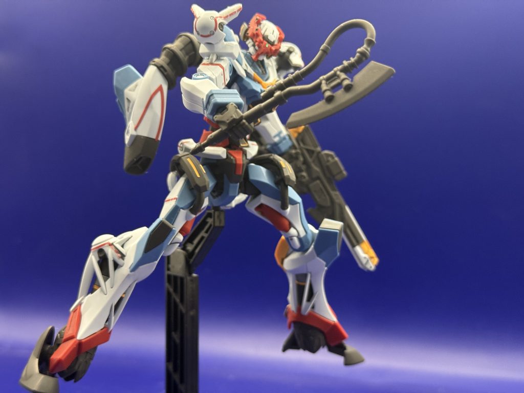 最後にヒートホークとビームライフルを装備してポーズ全武装を装備できる状態なので余剰パーツが出ないので好きです。そんな訳でGQuuuuuuXでした。アンテナ以外は部分塗装もなしで付属シールとデカールでこれなのでかなり完成度が高いキットでした。つや消しとスミ入れのみなのでこのクオリティを簡単に出せるのはヤバいですね。