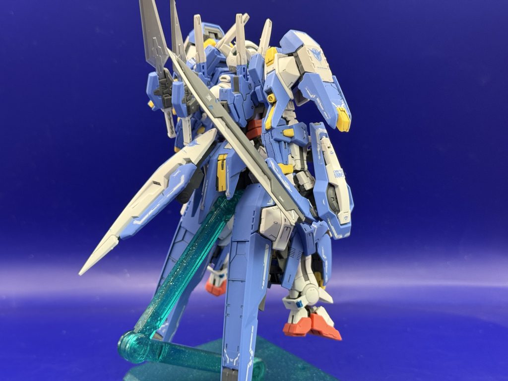 全身を前後から全体的にボリュームが上がっているのでエクシアと違いマッシブになってます。おかげでめちゃくちゃかっこいいですね。