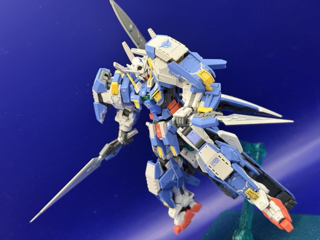 GNロング・ショートブレイドの二刀流短い刀身の武器は逆手に持たせたくなります。