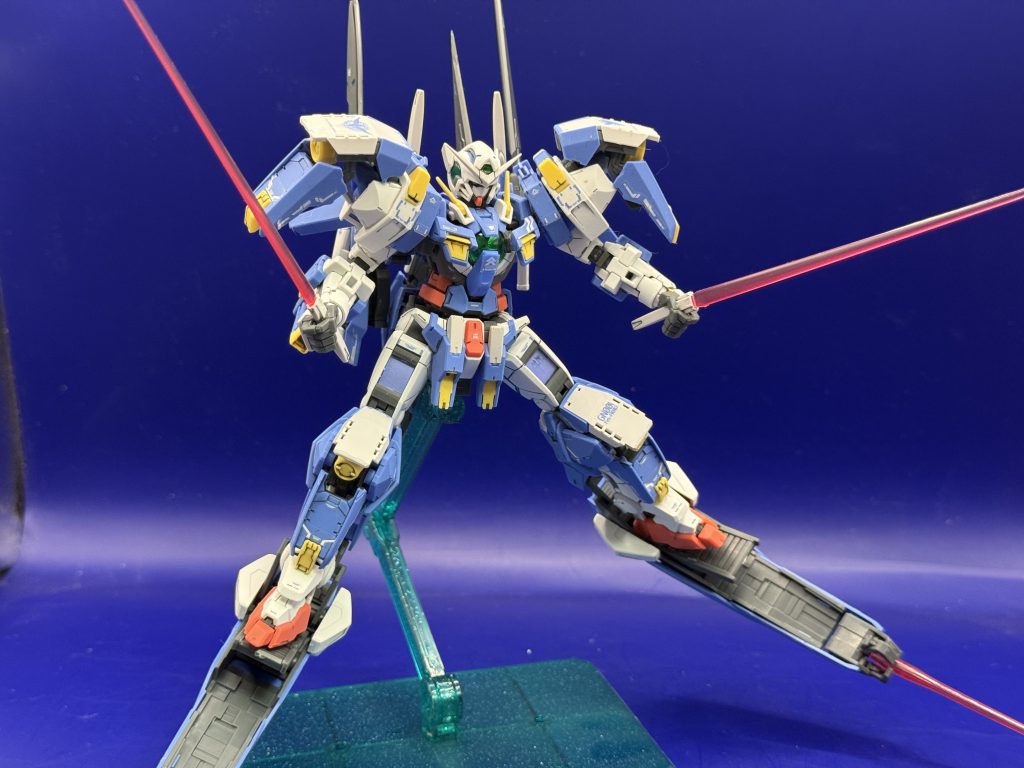 そしてダッシュユニットと両手にビームサーベルを展開四刀流モードやっぱり迫力がダンチですね。