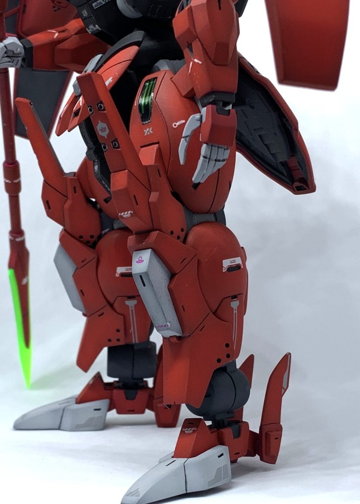 塗装完了後クリアーコート墨入れ、デカール貼り再びクリアーコート最後に艶消しクリアーを吹いています。こうする事でデカールの段差が解らない様に感じます。