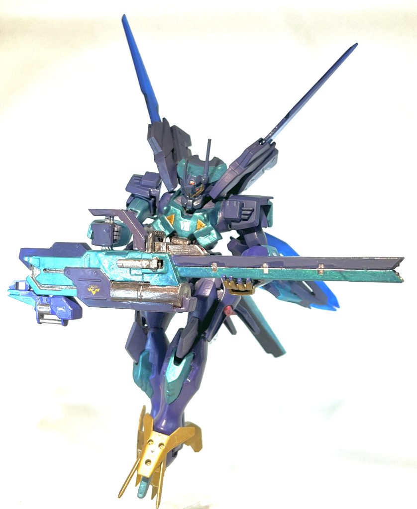 レールキャノン180mmキャノンをモチーフに作られたレールガン。ビーム兵器には事足りている本機において新たに追加された物理、燃費、長距離射撃を補う武装。