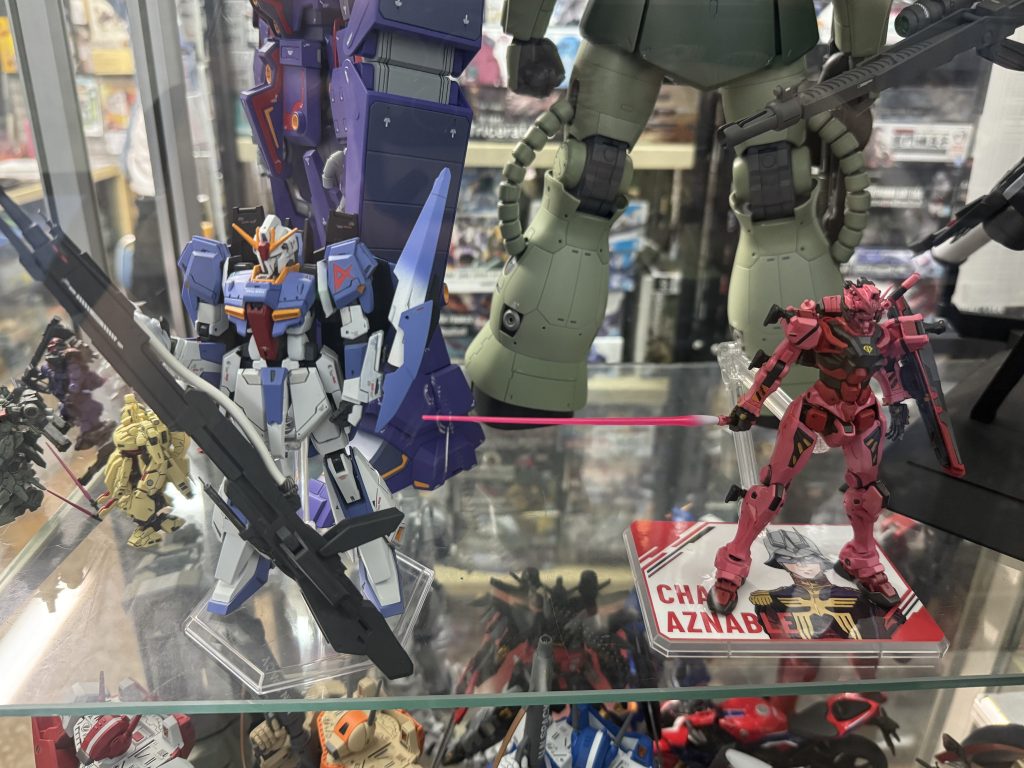 武装周りの写真など撮り忘れ…一先ず店舗に展示して頂きましたが週末は展示会に。展示会に4体を塗装完成済みで飾りたかったのでバタバタ。帰ってきたらちゃんと撮影してアップし直します。ご覧頂きありがとうございました！