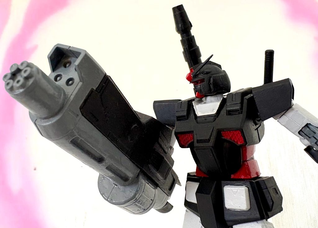 爆発を背にタカのヘビーガンダムが後ろを振り返った。